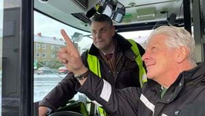 Karl-Axel gruppchef och Andreas s-politiker i Malmö tittar på kameran