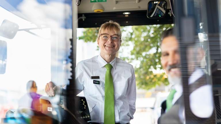 2 förare i en buss
