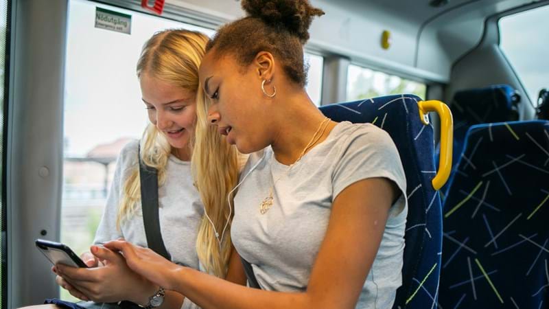 resenärer i kollektivtrafik