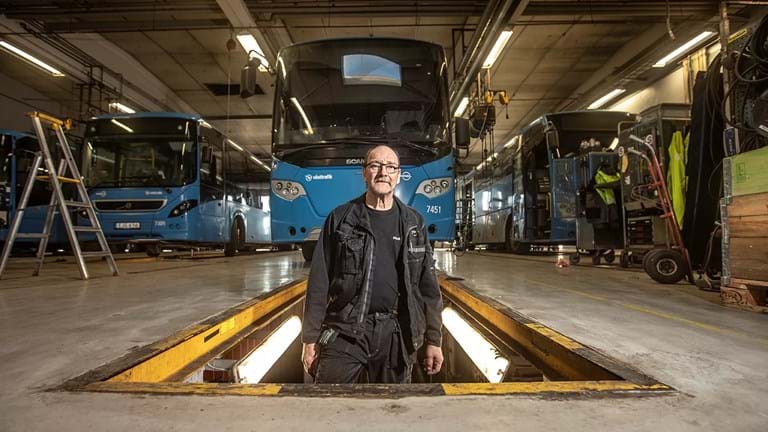 Ulf vet hur man mekar med bussar